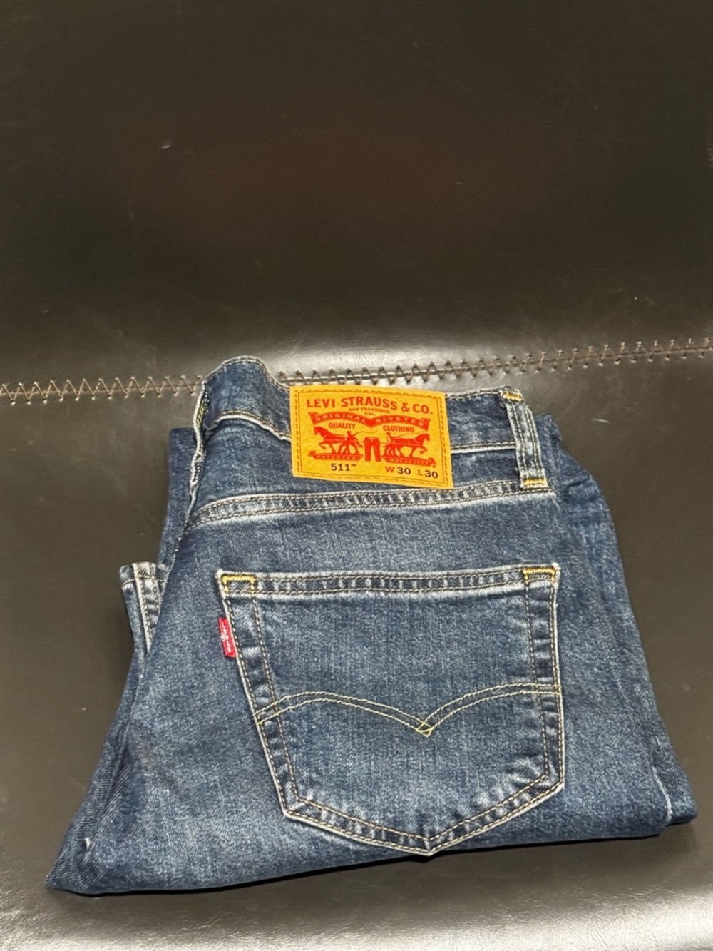 Levi's Slim Straight Men's Jeans in Medium Blue Denim